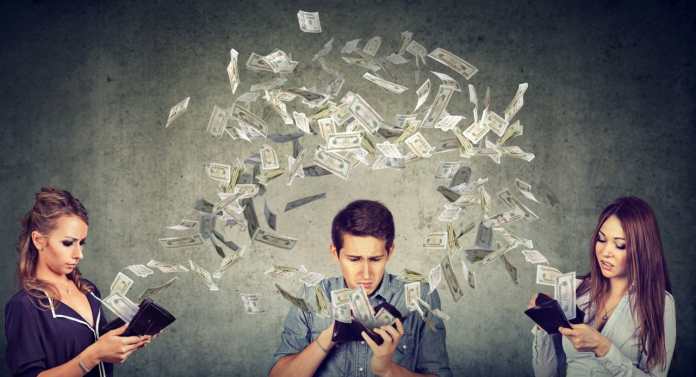 ¿Más de 35? Evita Estos 7 Errores Financieros que Sabotean tu Futuro (¡Y Cómo Arreglarlos YA!)