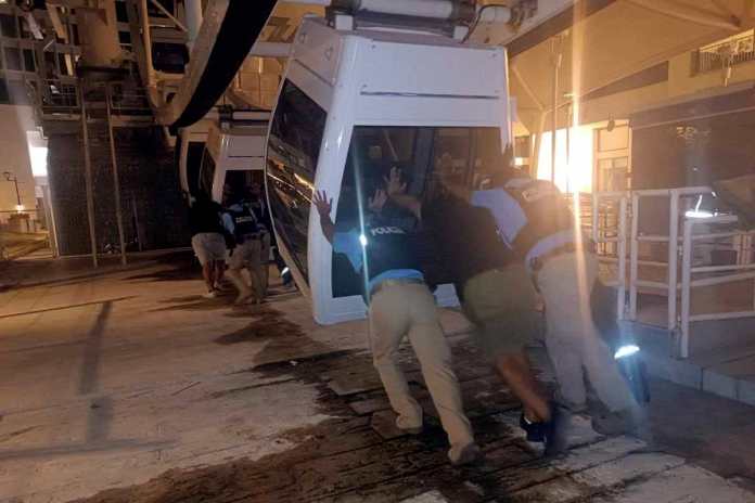 Blackout a Cancun: 19 persone intrappolate sulla ruota panoramica dell'isola