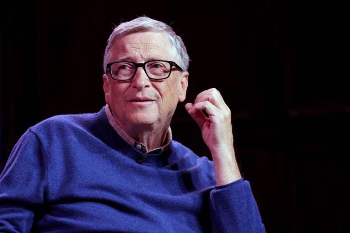 Bill Gates revela por que ele só usa celulares dobráveis ​​da Samsung