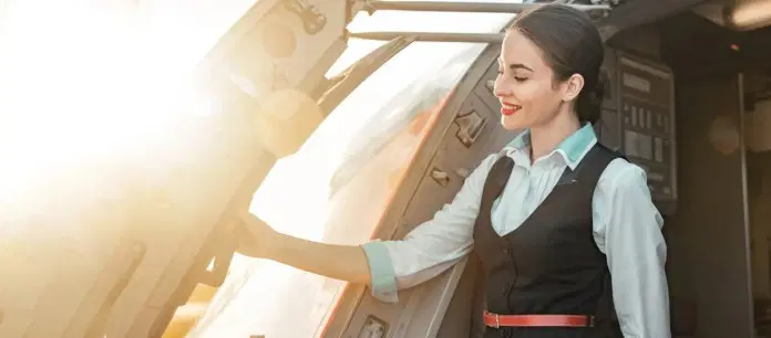 Curso de sobrecargos de aviación en México: fecha límite para inscribirse y requisitos clave