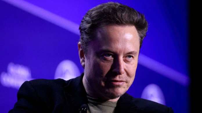 Elon Musk fa causa ad Apple e OpenAI per monopolio nell'intelligenza artificiale