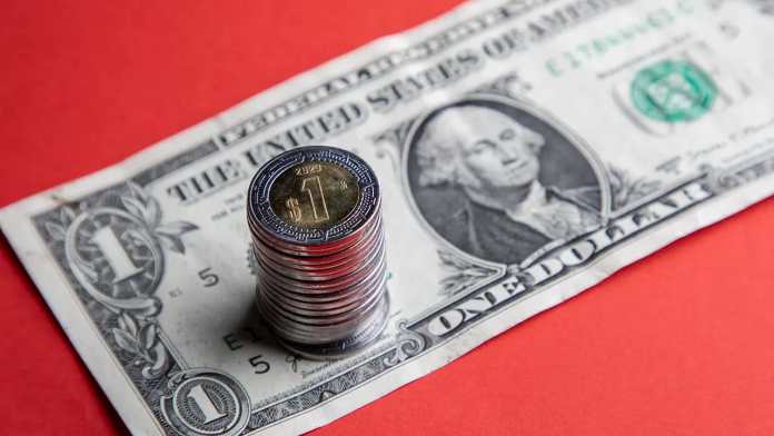 Meksykańskie peso traci na wartości: dolar mocno zyskuje na rynkach