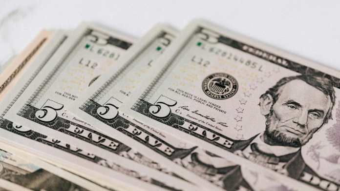 Dollar price today, August 16, 2025: Peso falls after Trump-Putin meeting